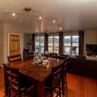 Family Getaway in Juneau Unforgettable Ocean Views，位于Mendenhaven胡纳机场 - HNH附近的酒店