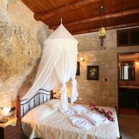 Luxurious stone cave with pool and sea view，位于基萨莫斯的酒店