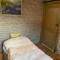 Brussels Guesthouse - Private bedroom and bathroom，位于布鲁塞尔于克勒的酒店