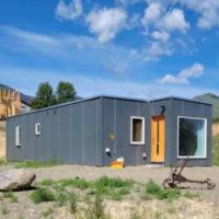 KarKens Container Home，位于SalmonLemhi County - SMN附近的酒店