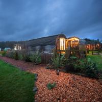 Luxurious Family Pod with Garden and Hot tub - The Stag Hoose by Get Better Getaways，位于Glenluce的酒店