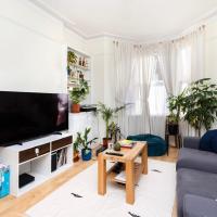 Charming Victorian 1BR Retreat in the Heart of London，位于伦敦西德纳姆的酒店