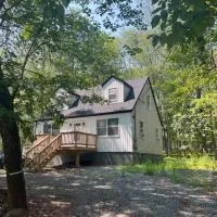 The Flying Dutchman Cottage in amenities filled Masthope community Ski Big Bear，位于Lackawaxen的酒店