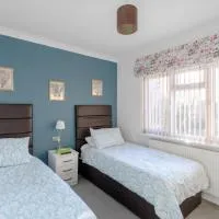 Apple House Wembley Twin Room shared bathroom，位于埃奇韦尔的酒店
