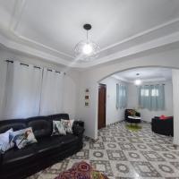 Casa completa e ampla com Wi-Fi e garagem para dois veículos，位于坎普斯戈伊塔卡济斯巴特勒莫里萨多机场 - CAW附近的酒店
