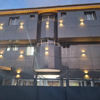 2BE HOTELS SUITES AND EVENTS，位于Isaga-Abosule的酒店