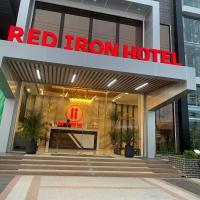 Red Iron Hotel，位于卡尔巴约甲描育机场 - CYP附近的酒店