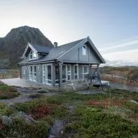 Lofoten Midnightsun Northern lights Golf Beach Horses，位于Gimsøy的酒店