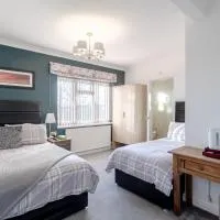Family room with private bathroom，位于埃奇韦尔的酒店