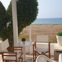 Sea Heart Villa Beachfront，位于皮拉的酒店