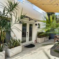 Resort Getaway in Private Garden Terrace Villa w Luxury Amenities，位于洛杉矶Silver Lake的酒店
