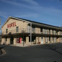 皇家放松前沿汽车旅馆，位于弗兰特罗亚尔前皇家沃伦县机场 - FRR附近的酒店