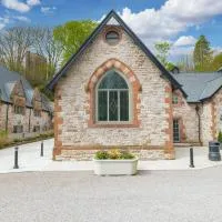 Chequers Lodge- Dalton-in- Furness- Self check in- for professionals and tourists,位于多尔顿因弗内斯的酒店