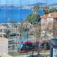 STUDIO SUR LA PROMENADE DES ANGLAIS AVEC VUE MER ORIGINALE À 40 m DE LA PLAGE，位于尼斯Californie的酒店