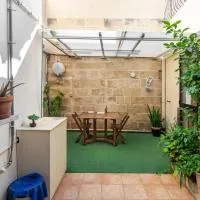 One Lemon Tree apartment (1.6 km from Airport)，位于卢加的酒店