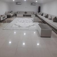 استراحة لازورد -Lazord rest，位于Al Ḩamrānīyah拉斯海玛国际机场 - RKT附近的酒店