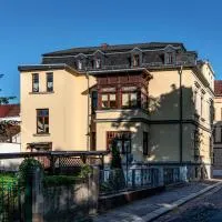 Villa Natalie Meerane，位于梅拉内的酒店