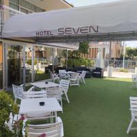 Hotel Seven，位于里米尼托雷·佩德拉的酒店