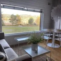 Peaceful and Scandinavian-style Guesthouse with Scenic Nature and Seaview in High Coast，位于Domsjö的酒店