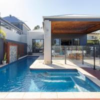 Stella Retreat - Townhouse with pool，位于East Fremantle东弗里曼特尔的酒店