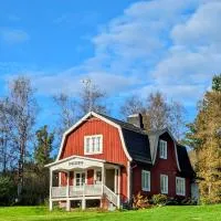 Charming Swedish Cottage from 1909，位于马卡吕德的酒店