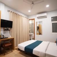 Hotel Lyf Corporate Suites Meera Bagh，位于新德里Pashim Vihar的酒店
