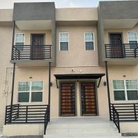 A modern townhouse at Farm，位于乔治敦Cheddi Jagan International Airport - GEO附近的酒店