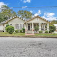 Historic Southern Home - close to downtown and GSU，位于斯泰茨伯勒Statesboro-Bulloch County - TBR附近的酒店