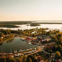 Perssons i Backens Pensionat- Sjötorps Vandrarhem & Rum，位于Sjötorp的酒店