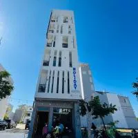 HOLIDAY HOTEL，位于Ấp Bình Hưng的酒店