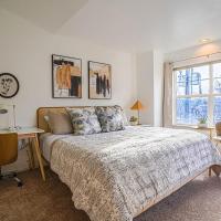 Ballard's Townhome with office & walk score 98，位于西雅图巴拉德的酒店