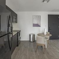 Landing - Modern Apartment with Amazing Amenities (ID1401X723)，位于劳德代尔堡Riverwalk Fort Lauderdale的酒店