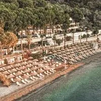 Perios Beach House - Adults Only,位于图兰克的酒店