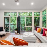 Leafy Retreat with Deck & City Convenience，位于悉尼克瑞摩恩的酒店
