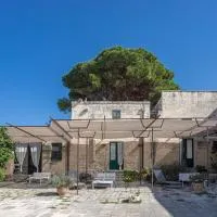 Masseria Torre Sant'Andrea (Antica Masseria Malapezza),位于梅伦杜尼奥的酒店