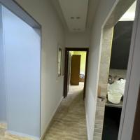 بالقرب من مدينتي شقه مميزه جديده ثلاث غرف وحمامين，位于BadrCapital International Airport - CCE附近的酒店