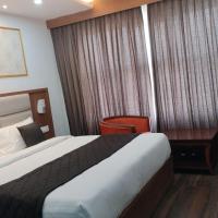 Hotel Eyrie Nest Bangalore，位于班加罗尔Koramangala的酒店