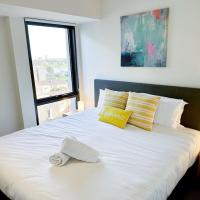 Superb Views Overseeing Albert Park 1BR Apartment，位于墨尔本圣科达路的酒店