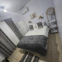 Elina Self catering，位于OngwedivaOndangwa Airport - OND附近的酒店