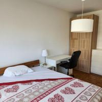 Room in Shared Apartment Geneva，位于日内瓦Saint-Jean and Charmilles的酒店