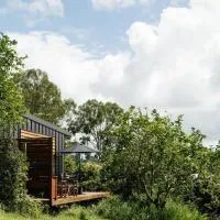 The Nest, Tiny House With a View. Byron Hinterland，位于克伦司的酒店