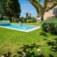 Appartement de 2 chambres avec piscine partagee jacuzzi et jardin clos a Avignon，位于阿维尼翁阿维尼翁机场 - AVN附近的酒店