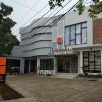 The Batik Bed And Coffee Bandung，位于万隆Regol的酒店