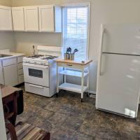 Moline 1 BR Near TaxSlayer and Downtown，位于莫林四城国际机场 - MLI附近的酒店