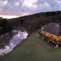 Imvubu Lodge - Zulweni Private Game Reserve，位于Heatonville乌伦迪机场 - ULD附近的酒店