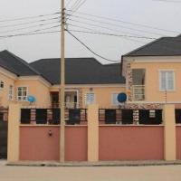 Ayoluyem Aparthotel and Suites，位于Ogbodo哈科特港国际机场 - PHC附近的酒店
