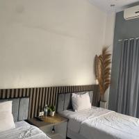 Oemah Ratu Hostel Syariah RedPartner，位于班达楠榜Radin Inten II Airport - TKG附近的酒店