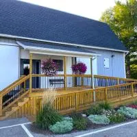 Lake Ontario Motel & Inn，位于Newfane的酒店