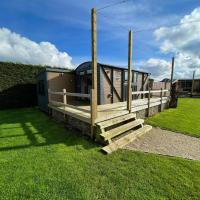 Maple Lodge Quirky Salvaged Railway Carriage with Hot Tub