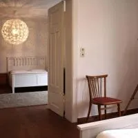 Ferienwohnung mit großem Garten und Blick zum See,位于Fürstenwerder的酒店